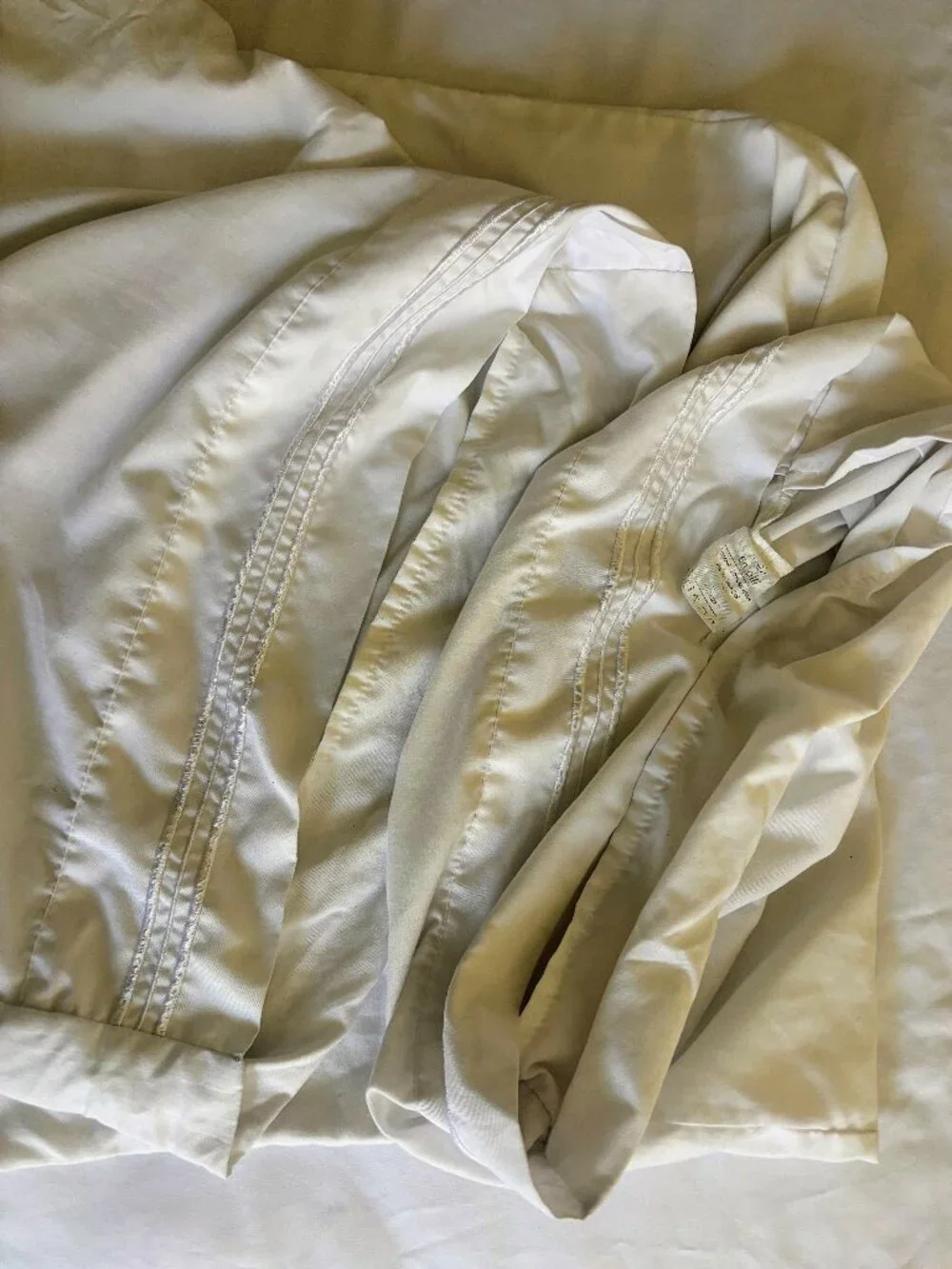 Emolli two white